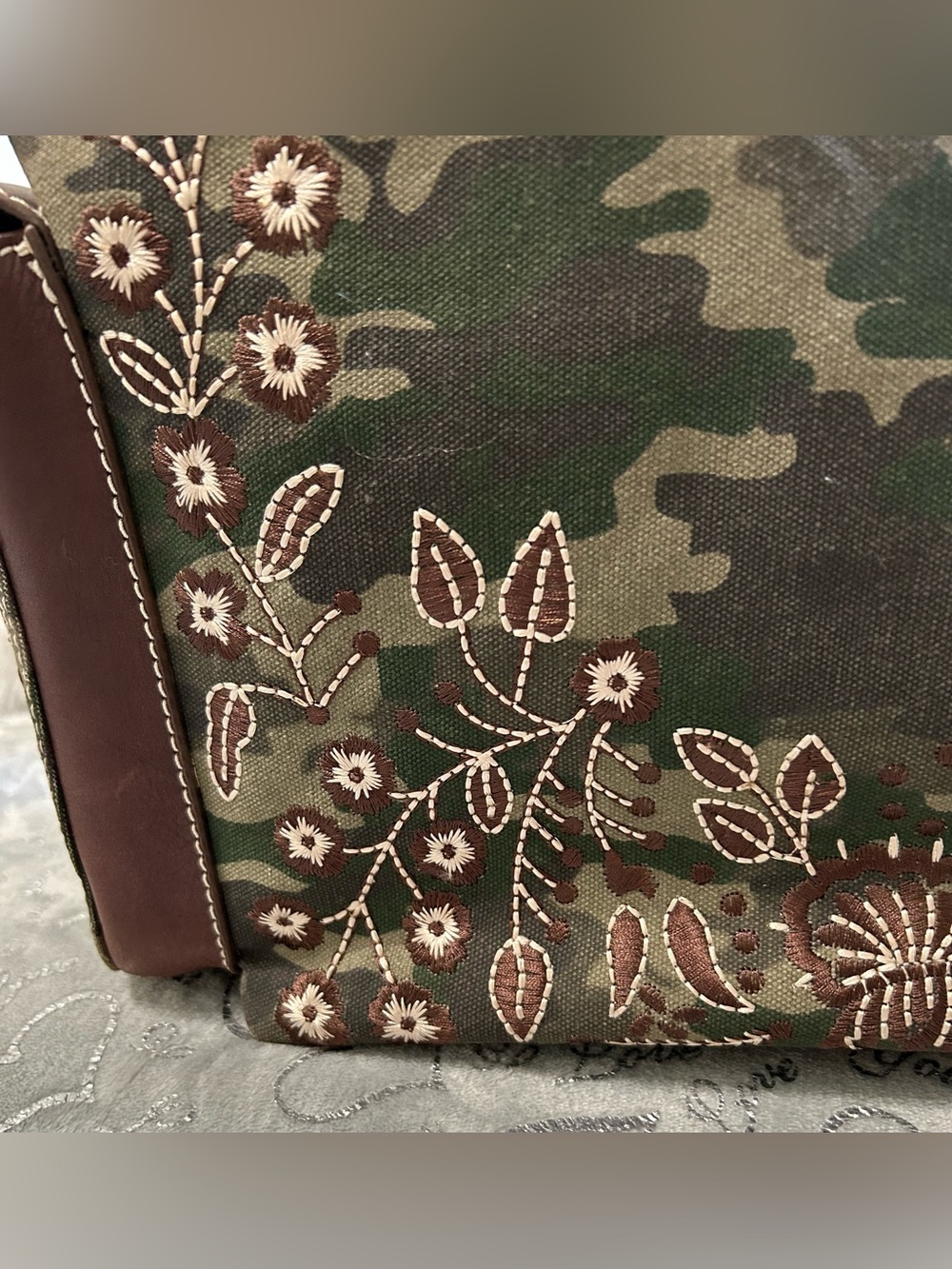 NWT Nocona XL, Camo Green/Brown Floral Embroidered Conceal Carry Satchel - Picture 3 of 10
